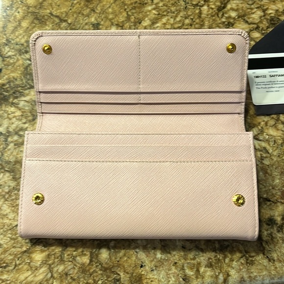Pink Prada Saffiano wallet - Picture 3 of 5